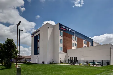 SpringHill Suites Wichita Airport Отели рядом с достопримечательностью «The Keeper of the Plains»