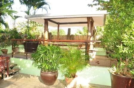 Casa Verde Hotel & Events Center Отели рядом с достопримечательностью «Island Cove Resort»