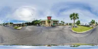 Econo Lodge Inn & Suites