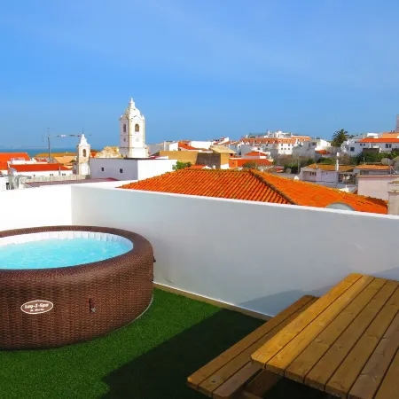 The 17 Party Hostel