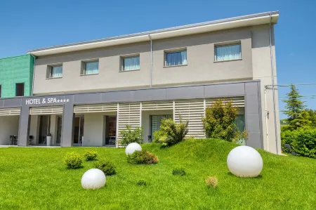 Boutique Hotel Bramante & Spa Отели рядом с достопримечательностью «Ponte Mallio»