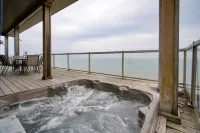 Blue View Chalets - Hot Tub