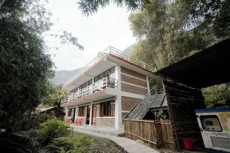 The Last Resort Отели в г. Дхуликхел