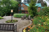 Lake Pointe Inn Hotels in McHenry