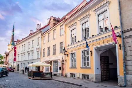 Meriton Old Town Garden Hotel Отели рядом с достопримечательностью «Passenger Terminal D»