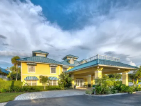 Naples Garden Inn Hotels in Naples