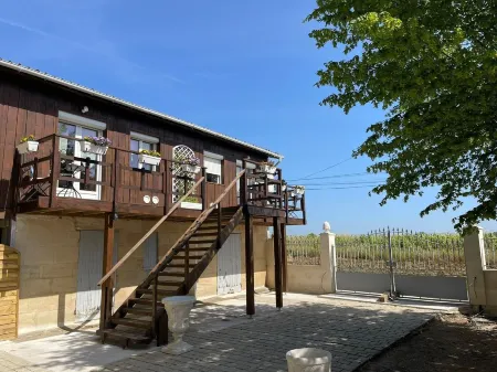 Le Domaine de Canesse Отели рядом с достопримечательностью «Villa gallo-romaine»