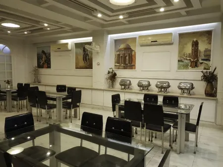 Hotel Grand Отели рядом с достопримечательностью «The Chenab Club»