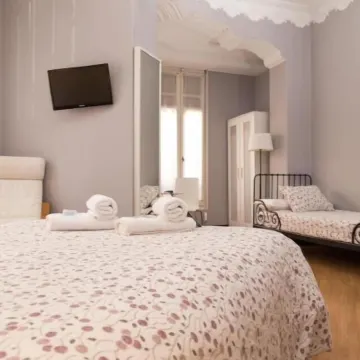 Hi Valencia Canovas Hotels near Basilica de la Virgen de los Desamparados