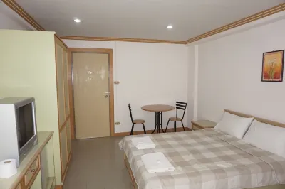 M in Korat Service Apartment Отели в г. 
