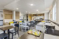 里昂梅濟約大舞台民宿飯店 - 停車場