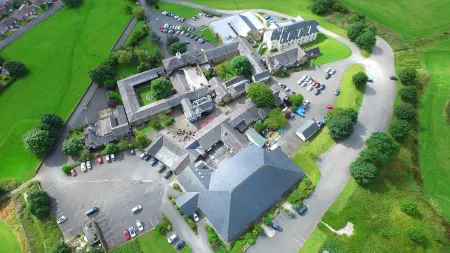 Last Drop Village Hotel and Spa Отели в г. Рамсботтом