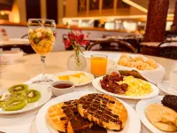 貝洛奧裏藏特的Ouro Minas酒店，Dolce by Wyndham - 早餐