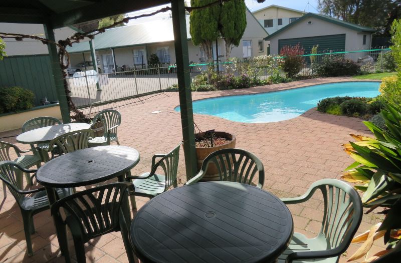 Commodore Court Motel photo 5
