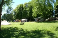 Chateau-Camping la Grange Fort, 63500 les Pradeaux Hotels in Frugeres-les-Mines
