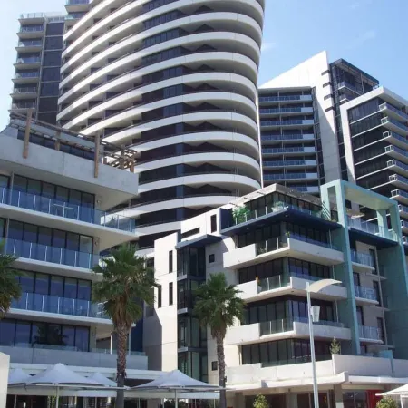 AKOM AT Docklands Отели в г. Доклендс