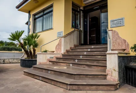 Magic Hotel Отели в г. Атена-Лукана