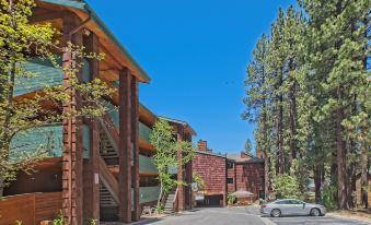 Snow Lake Lodge