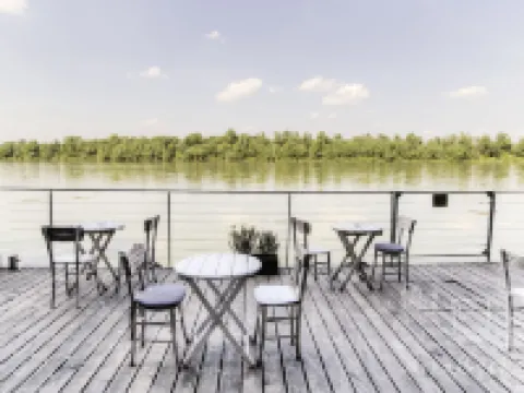 ArkaBarka Floating Hostel โรงแรมในเบลเกรด