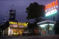 Puri Wisata Hotel Hotels near PS KARAOKE BATURRADEN