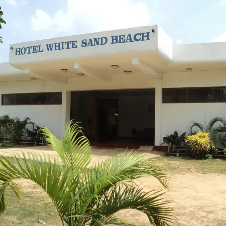 White Sand Beach Inn