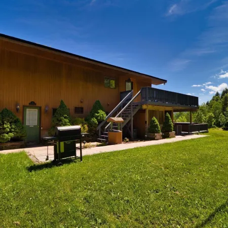 The Haüs Windham - Spacious Suites, Hot Tub, Mountain Views!