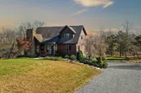 Entertainers Home w Deck Game Room Hot Tub Lake View Retreat by AvantStay