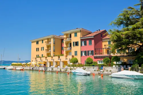 Villa Alberti 900m from Garda Lake