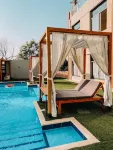 T E L E by Summerset Continental Hotel - Swimmingpools