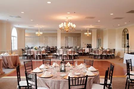 Inn at Evergreen Отели рядом с достопримечательностью «Henry House Hill»