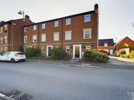 Sleeps6- FamilyFriendly- FreeParking- 3Br