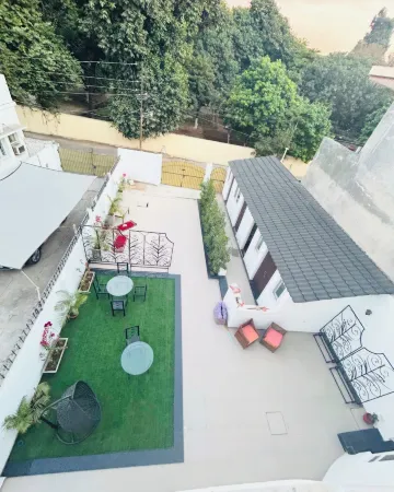 Grand Villa Отели рядом с достопримечательностью «Akal Takht»