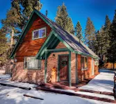 Charming Cherokee Cabin Secluded Stay for 6 Just 10 Minutes to Tahoe!