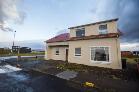 The Bookstore Family Apartment Отели в г. Snaefellsbaer