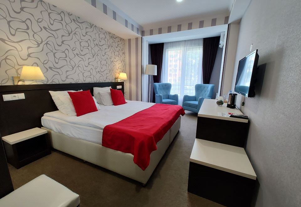 5. 이스트 게이트 ..