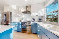 Town of South Bethany renovated canal-front home with private dock & firepit