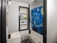 Cozy studio in enchanting downtown Warrensburg with full kitchen, AC, WiFi Hotels in Warrensburg