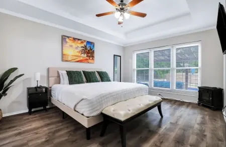 Spacious 5-bedroom house with private pool in a central San Antonio location.