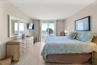 Unit 206 Charming 2-bedroom condo with WiFi, AC in peaceful Indian Harbour Beach