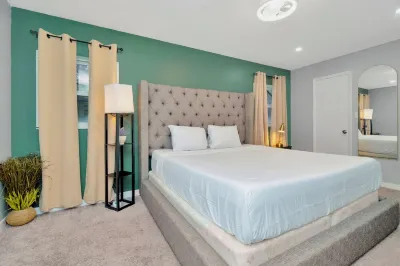 Upscale Family Oasis: Serene Location ~ Pool ~ Parking