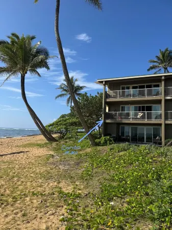 Sunrise Central on the Beach! Only you and the view! Relax to the sound of waves Отели в г. Капаа