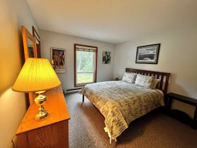 Riverfront Mountainside Retreat- 3 minutes to Loon Mountain! Hotel a 