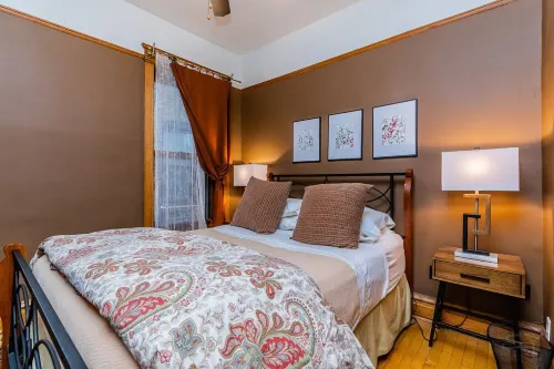5 Bedroom Wrigleyville experience right by stadium