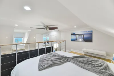 Bayfront Luxury House with Pool near Kemah Boardwalk with Pier