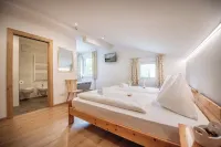 Hotel Lago Della Creta Hotels in Mareo