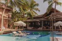 Aloha Village Hotel - Beach
