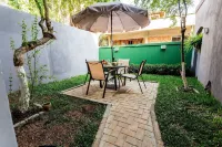 Apartamento com quintal em Alto de Pinheiros Hotéis em Alto de Pinheiros