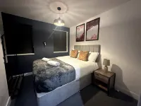 Adam Court Studios and Apartments Hotel a Eye