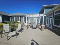 Irish Lakefront, Hot Tub! Pets, Dock, Fishing, Kayaks, Ice Fishing, Hunting!