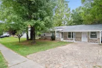 Stylish 3BD 2BA Rancher Near BWI, FT Meade, Live Casino, Baltimore! Hotels near Polo Ralph Lauren Factory Store